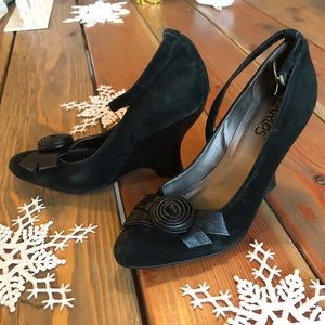 Sexy Black velvet Carlos Santana pumps-GUC